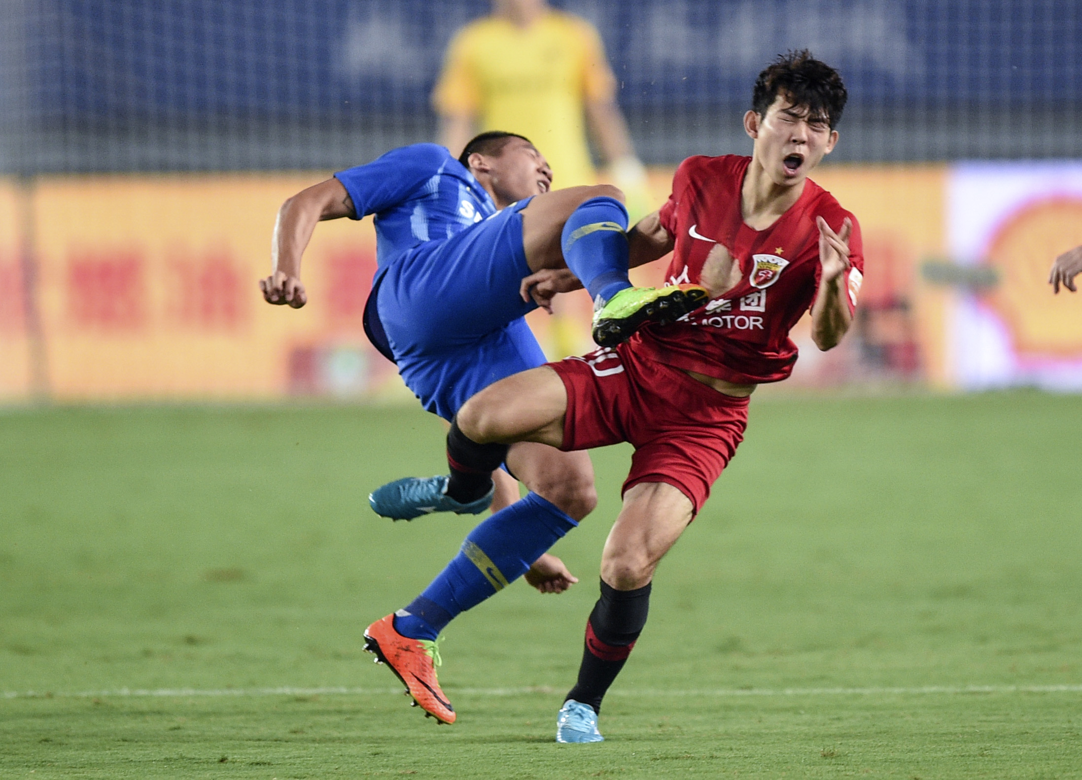 [国内足球]足协杯1／8决赛：上海海港VS上海申花